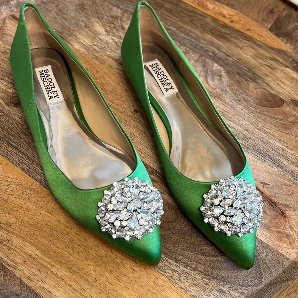 Bnwot Badgley Mischka sz 7 green embellished flats